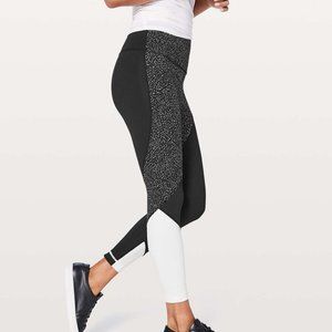Lululemon 6 HR Wunder Under 7/8 tight Special Edition black white Night view